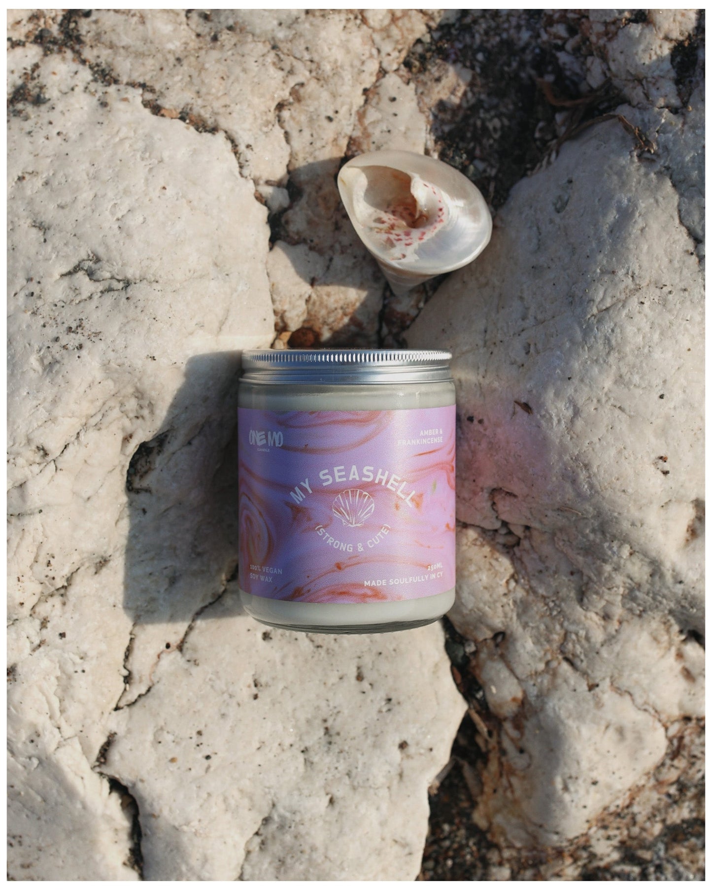 Candle "MY SEASHELL (strong & cute)"